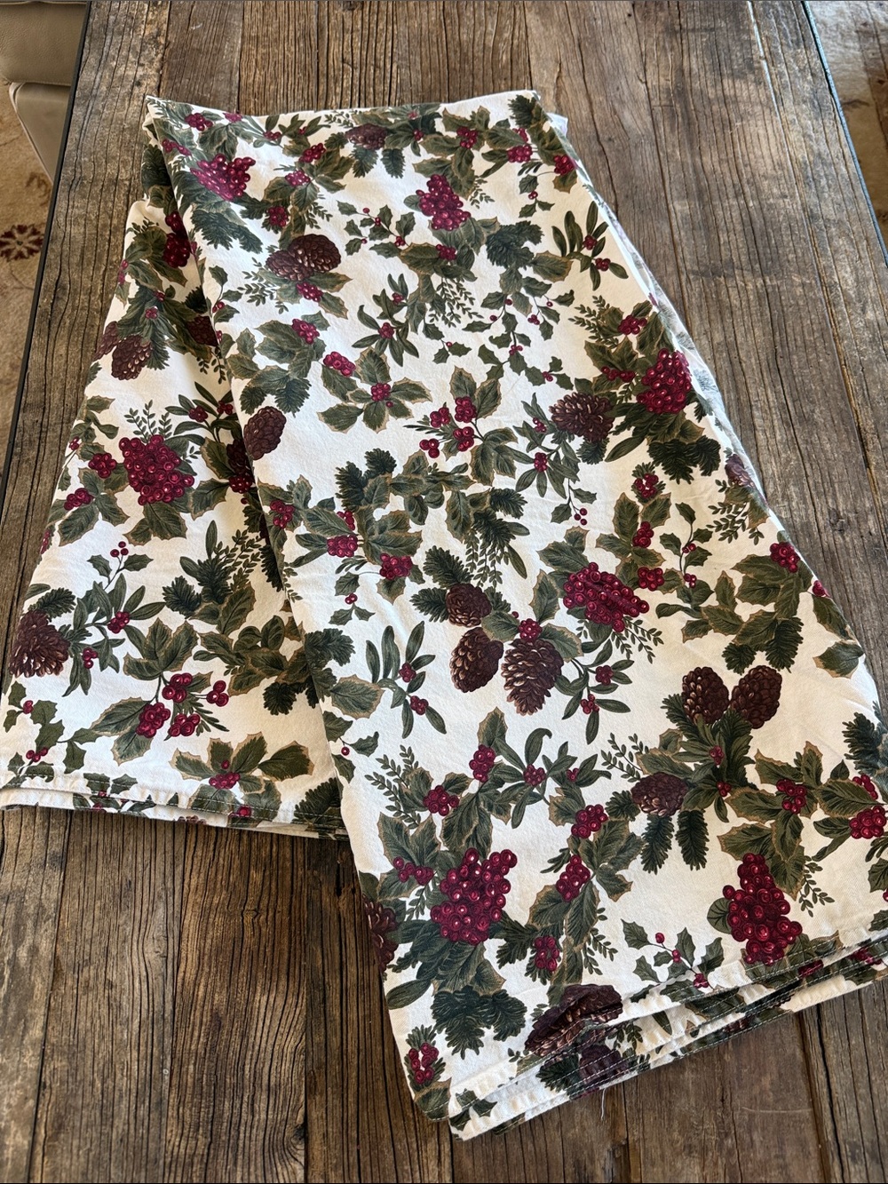 Holiday Pinecone & Berry Cotton Table Cloth Large 50X112  nice heavy weight